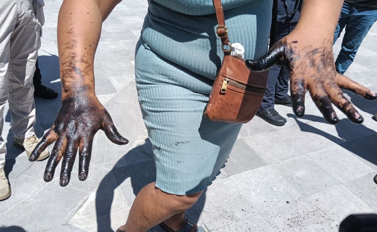 Docenas de pescadores de distintas regiones de Veracruz salieron a manifestarse en protesta por los daños ambientales consecuencia del derrame de hidrocarburo
