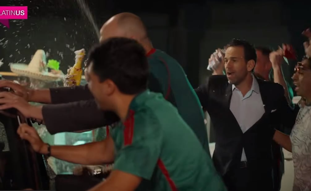 Brozo y Loret festejan desde el Ángel el triunfo de la Selección Mexicana. Foto: Captura de pantalla
