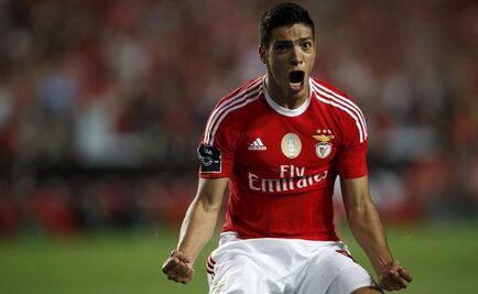 Raúl Jiménez hace su primer gol en Portugal