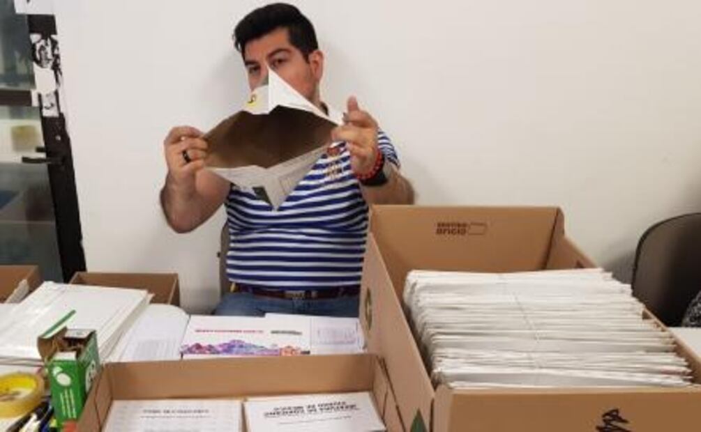 IECM recibe paquetes con votos de capitalinos en el extranjero