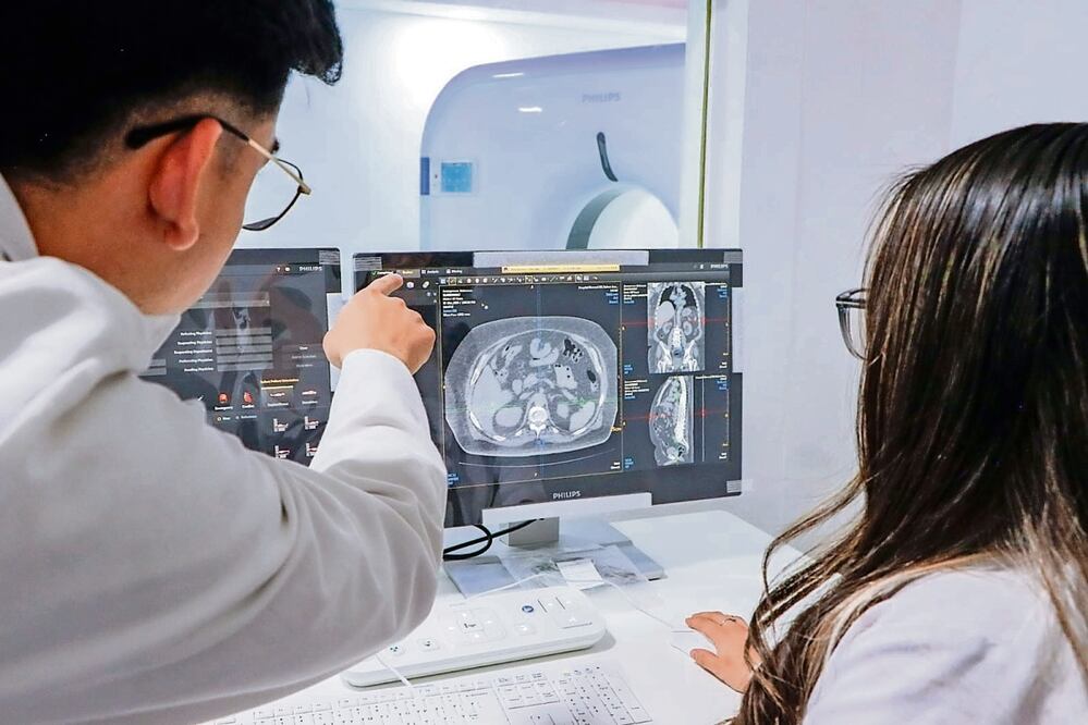 Personal de salud mostró parte de los tomógrafos que se han adquirido en algunos hospitales, como en el de Rubén Leñero. Foto: Especial