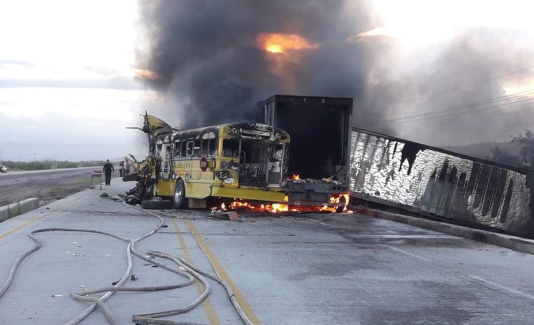 El accidente provocó el incendio de las unidades pesadas (Foto: Especial)