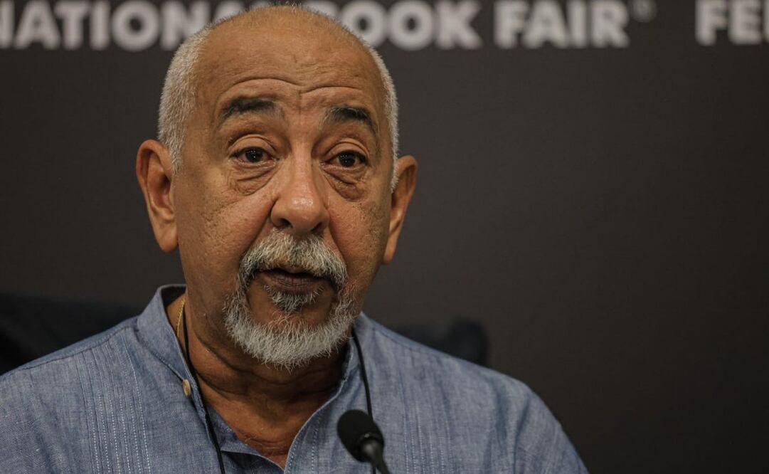 El escritor cubano Leonardo Padura tuvo una conferencia con medios de comunicación en el marco de la Feria Internacional del Libro (FIL) de Guadalajara. Foto: Gabriel Pano / EL UNIVERSAL