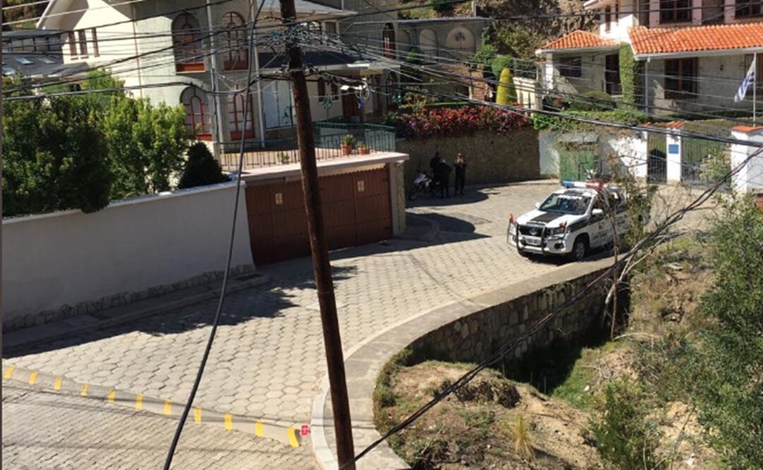 Denuncia subsecretario que policía de Bolivia toma fotos a diplomáticos en embajada de México