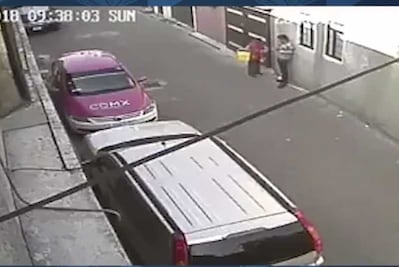 Captan en video robo a vendedor de gelatinas de la tercera edad en Azcapotzalco 