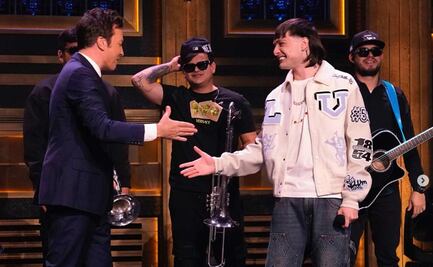 ¡La está rompiendo! Peso Pluma se presenta por primera vez en “The Tonight Show”