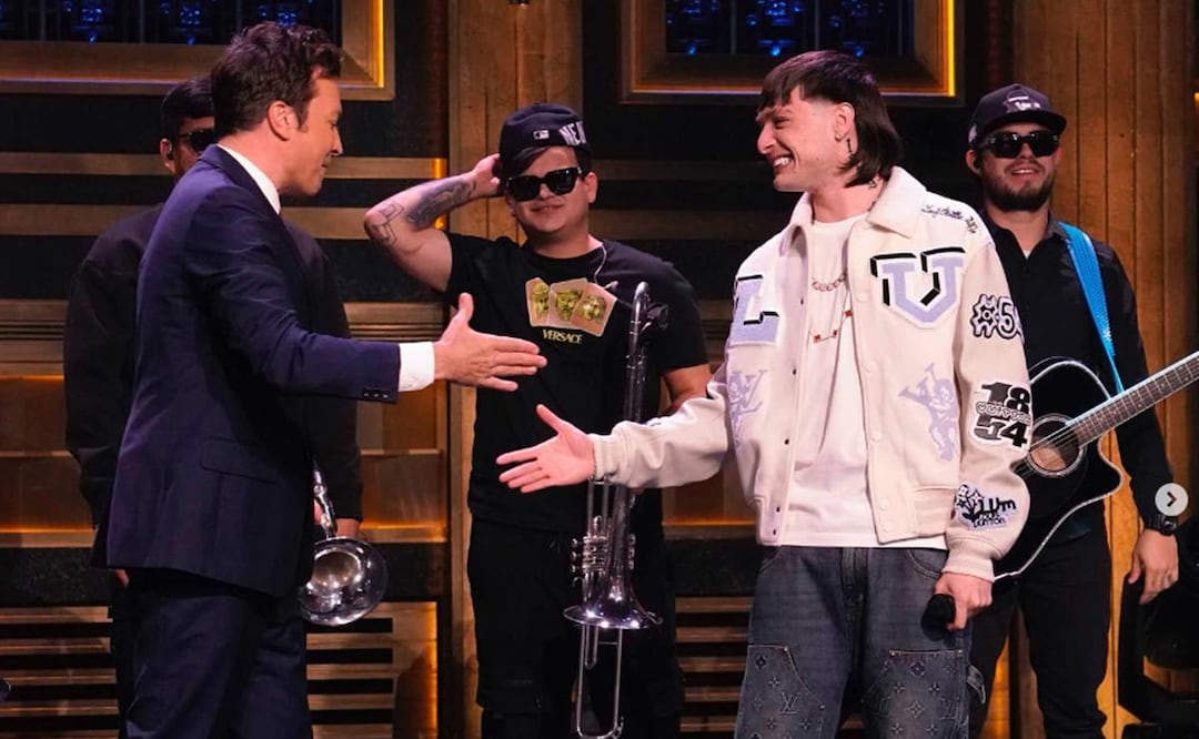 Peso Pluma con Jimmy Fallon en el programa "The Tonight Show" / Foto: Instagram