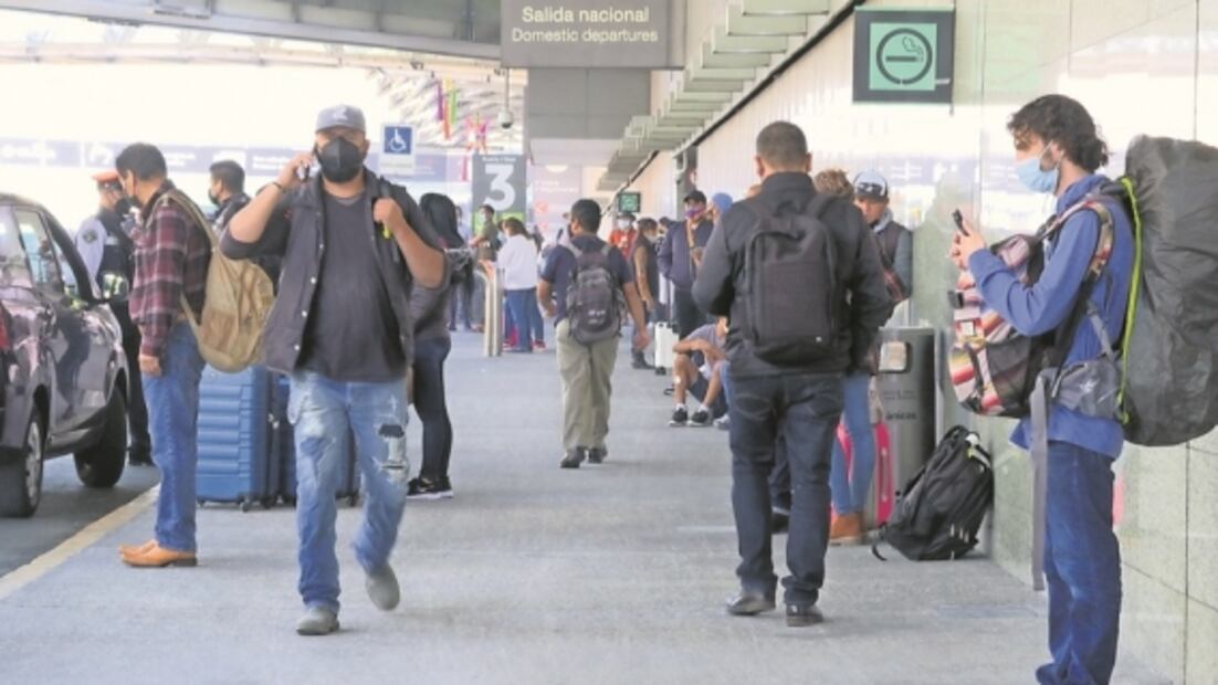 Aun con ómicron, viajeros en CDMX saturan el Aeropuerto Internacional