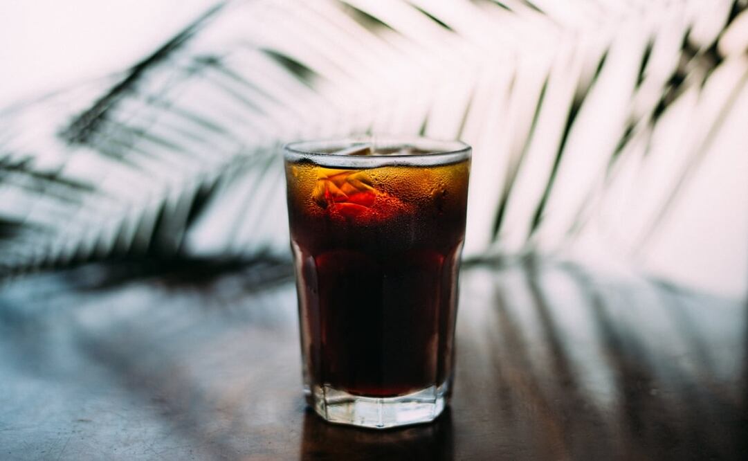 Cuida tu salud renal y evita tomar las bebidas más dañinas. Imagen: Unsplash