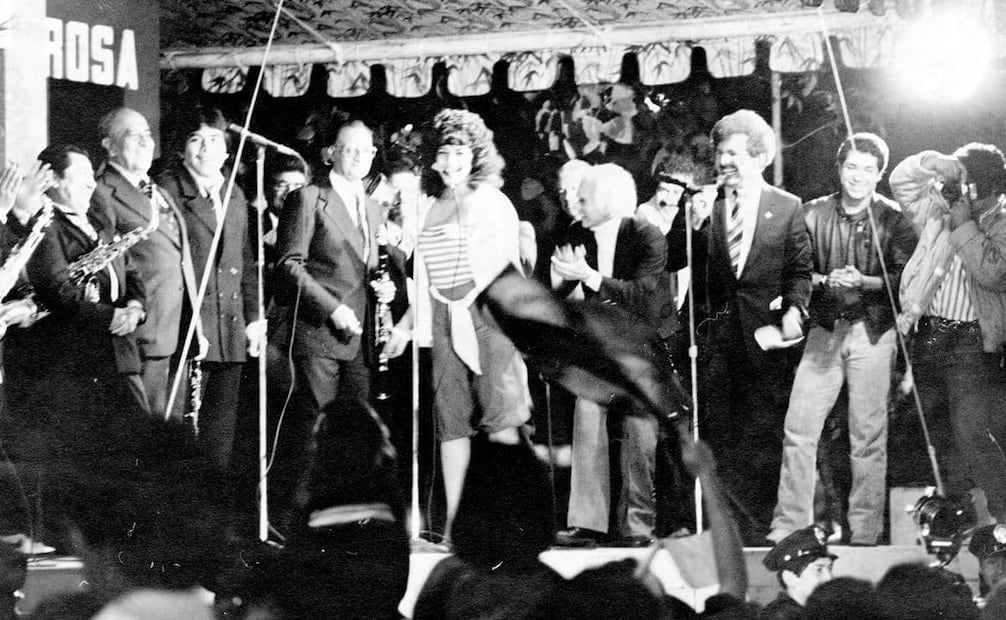 Grupos musicales y anfitriones intentaron levantar los ánimos de la afición luego de que la Selección Mexicana quedara eliminada del mundial el 21 de junio de 1986. Foto: Archivo EL UNIVERSAL.