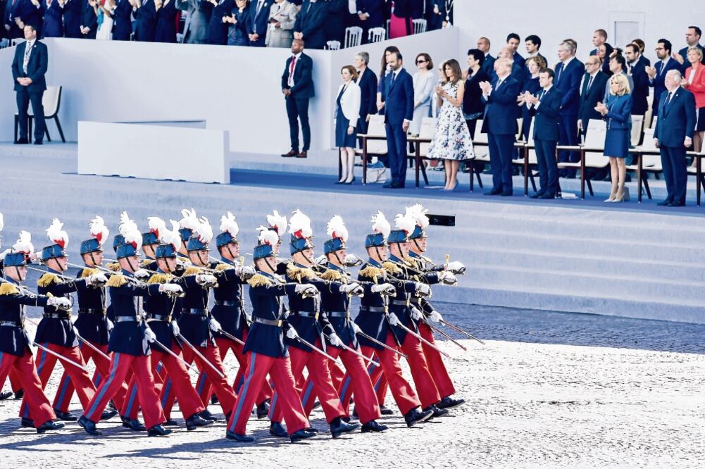 Se realizó ayer el tradicional desfile militar por el Día de la Bastilla. (CHEN YICHEN. XINHUA)
