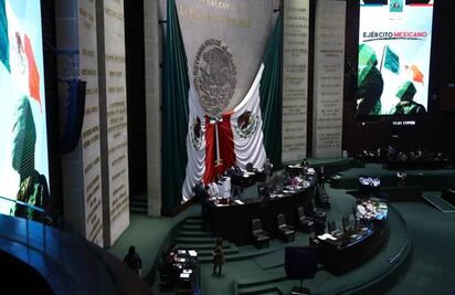 Diputados guardan un minuto de silencio en memoria de Juan Arvizu, cronista de EL UNIVERSAL