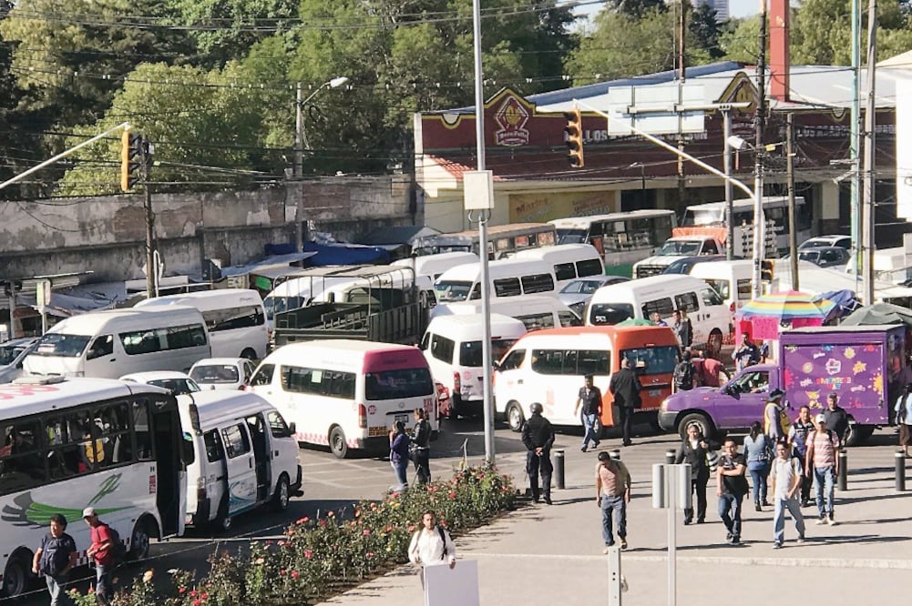 En el paradero norte se tiene conocimiento de que entre 15 y 20 personas al día son asaltadas y despojadas de sus carteras, celulares, bolsas y hasta joyería (REBECA JIMÉNEZ. EL UNIVERSAL)