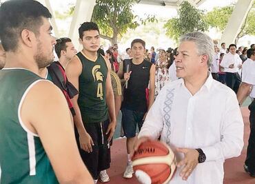 Infonavit inaugura área deportiva