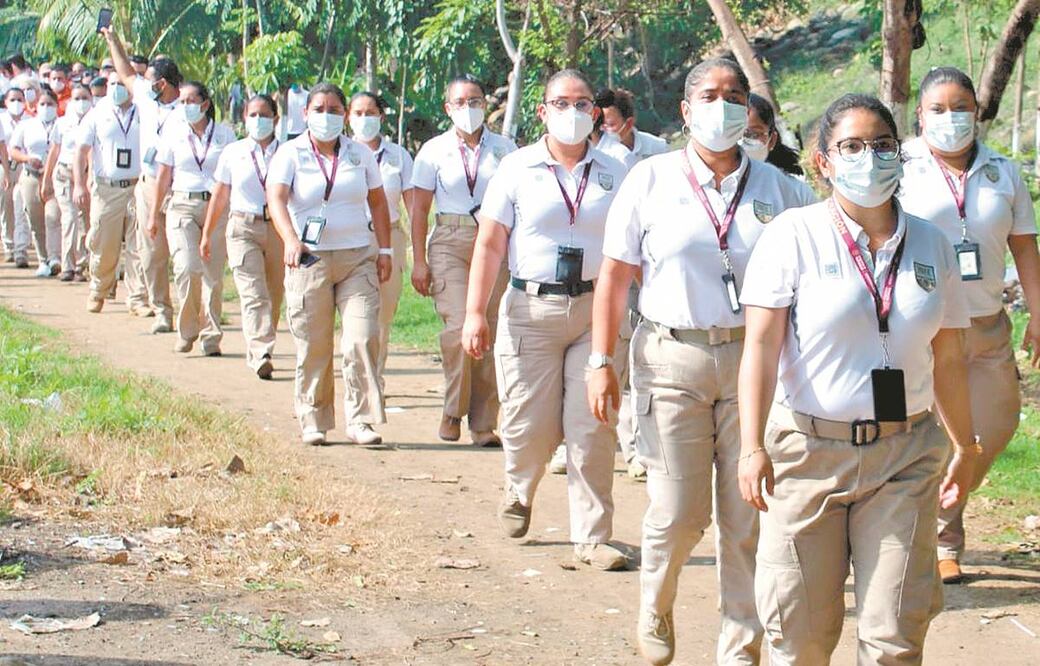 Agentes del INM y de la Guardia Nacional realizaron en el río Suchiate un simulacro del operativo para contener el ingreso de la caravana. Foto: ESPECIAL