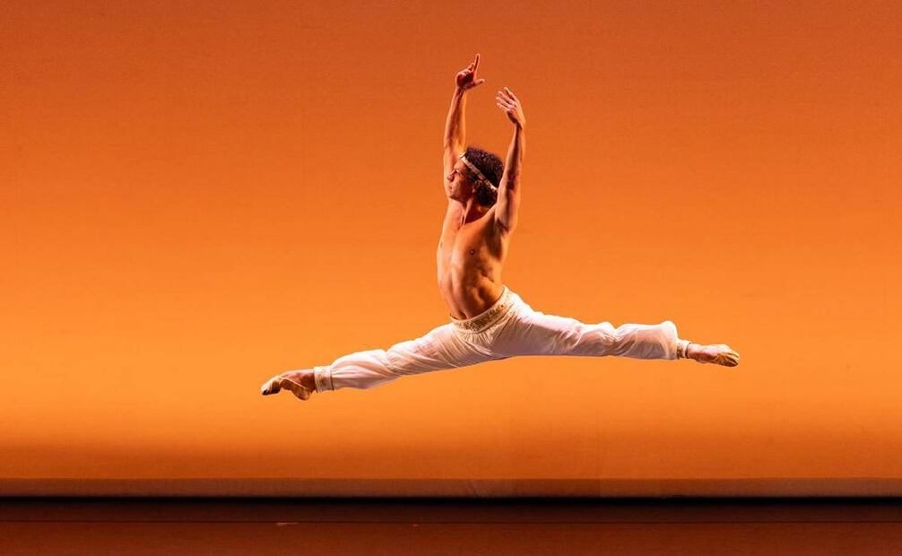 El bailarín mexicano, Isaac Hernández, cautivó a los asistentes. Foto: Hugo Salvador/ EL UNIVERSAL.