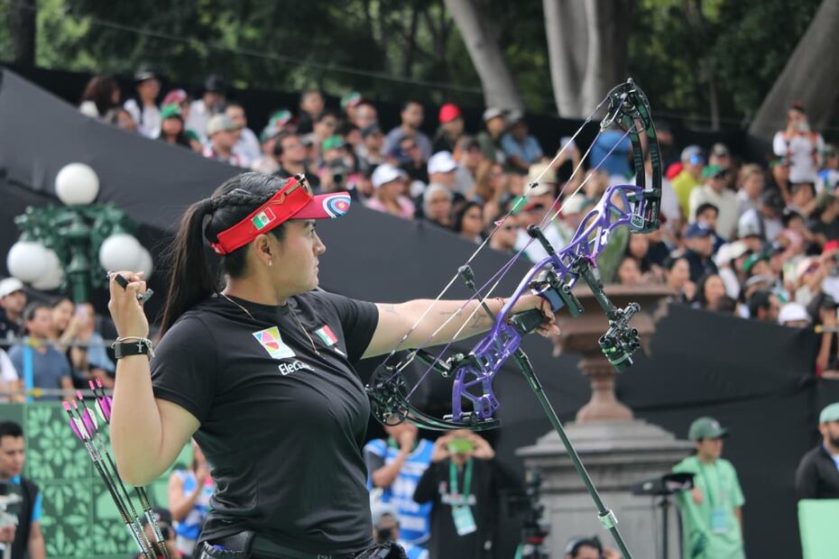 Dafne Quintero en la Copa del Mundo de Tiro con Arco, celebrada en la Catedral de Puebla - Foto: Omar Contreras/EL UNIVERSAL