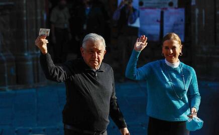 AMLO emite su voto en la consulta de revocación de mandato