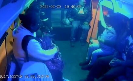 "Es mi herramienta de trabajo", pasajero implora a ladrón que no le robe su mochila en Edomex