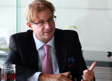 Juez niega liberar cuentas de organización vinculada al escritor Andrés Roemer