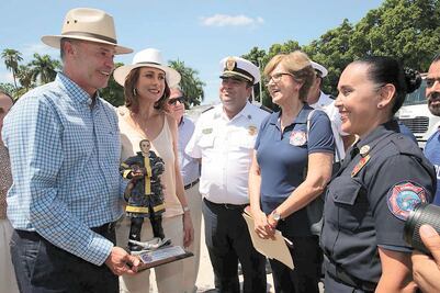 Bomberos reciben equipo por 25 mdp 