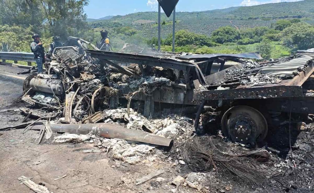Choque múltiple en autopista Guadalajara-Tepic deja 10 muertos; hay diez personas lesionadas.
Foto: Secretaría de Seguridad y Protección Ciudadana de Nayarit