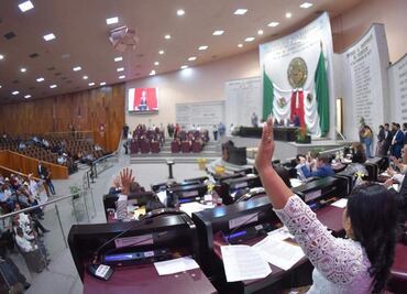 Rocío Nahle presenta 3 iniciativas de reforma ante Congreso de Veracruz; destaca extinción del Instituto de Transparencia