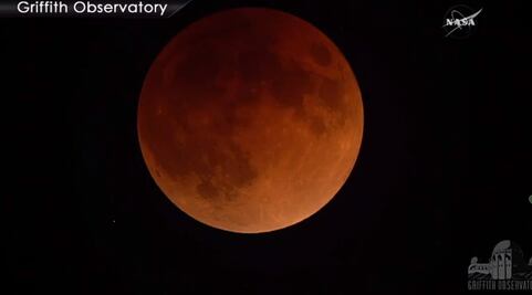 Luna de "sangre" se hace visible de manera parcial en México