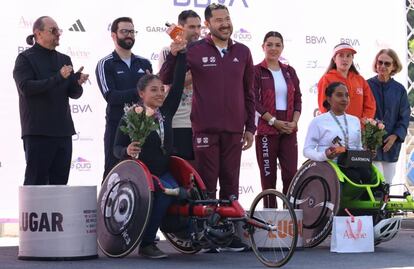 Destaca Batres participación de corredores en el Medio Maratón, “fue una fiesta excepcional”