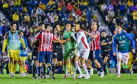 Las grandes peleas que ha dejado el Clásico Nacional entre América y Chivas