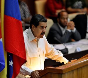 Cardenal pide a Maduro cambiar de rumbo tras ataque de multitud