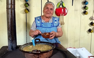 La receta de Doña Ángela de caldo de habas ideal para Cuaresma