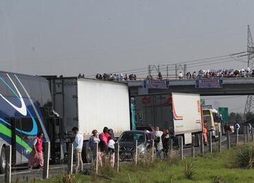 Suma 6 horas bloqueo en autopista Toluca-Atlacomulco por desaparición de 4 trabajadores mexiquenses en Zacatecas