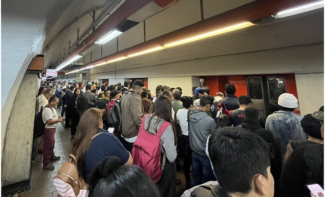 El servicio en la Línea 7 del Metro se vio afectado luego de que una persona bajó a las vías. Foto: X (@itsleoalv_)