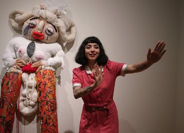 Mon Laferte con "Gestos" desea que las mujeres tengan espacios de expresión