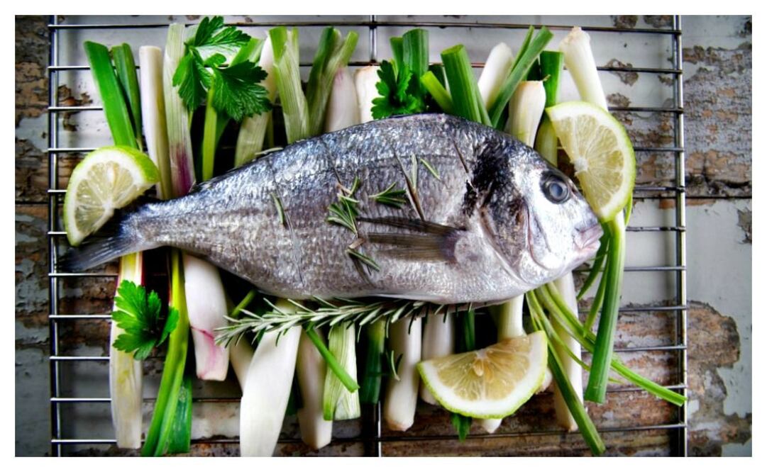 Elige pescados de piel firme, aromas frescos con ojos saltones y cristalinos