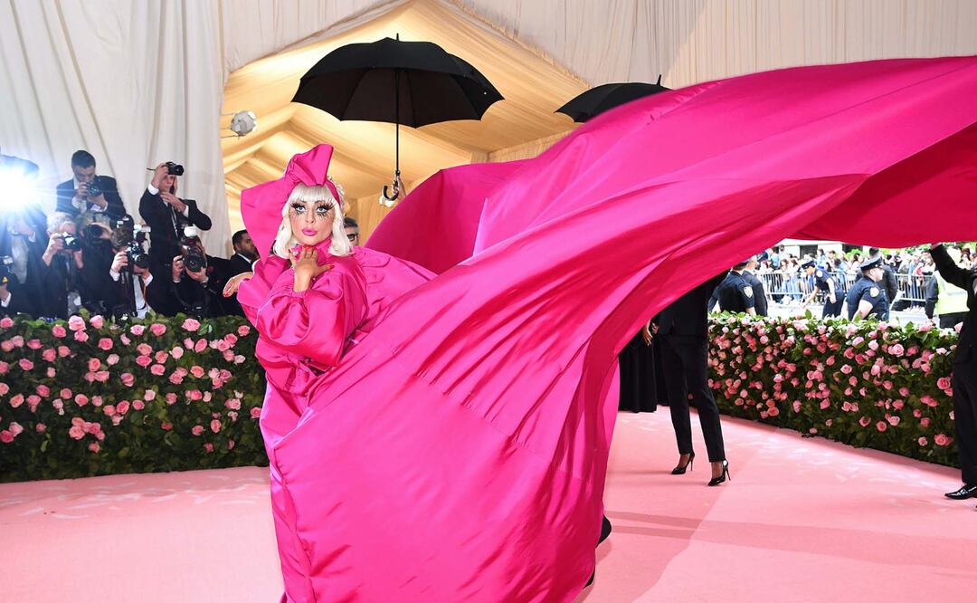 Lady Gaga durante su entrada a la MET Gala del 2019. Foto: Cortesía