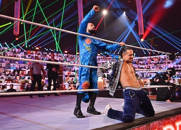 Andrade y Ángel Garza sufren polémica derrota en WWE Clash Of Champions
