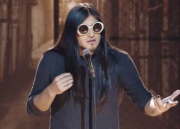 Un standupero triste detrás del escenario