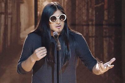 Un standupero triste detrás del escenario