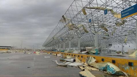 Cierran puente Las Américas tras daños por tornado