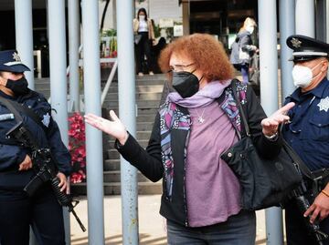 Científicos esperan copia de carpeta en su contra