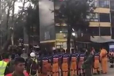 Rescatistas japoneses cantan Himno Nacional