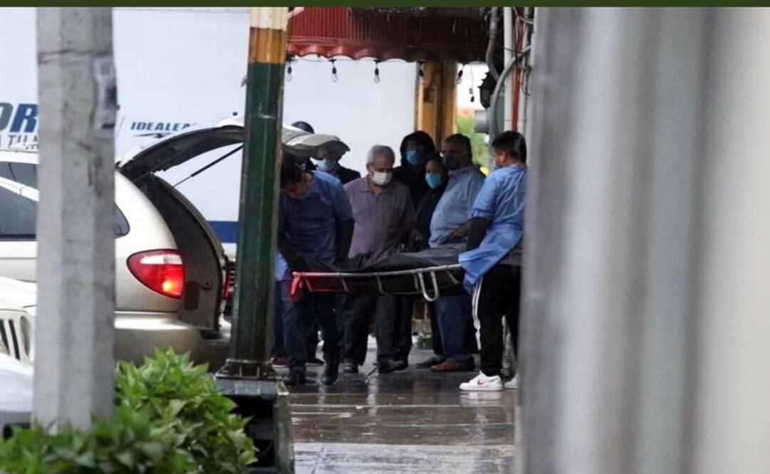 El hombre se desvaneció justo en la entrada, antes de que pudiera ser atendido. FOTO: Especial
