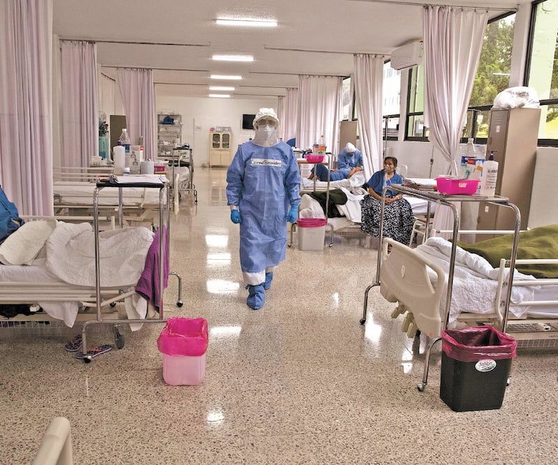 Va un millón 113 mil casos de contagios confirmados. AP