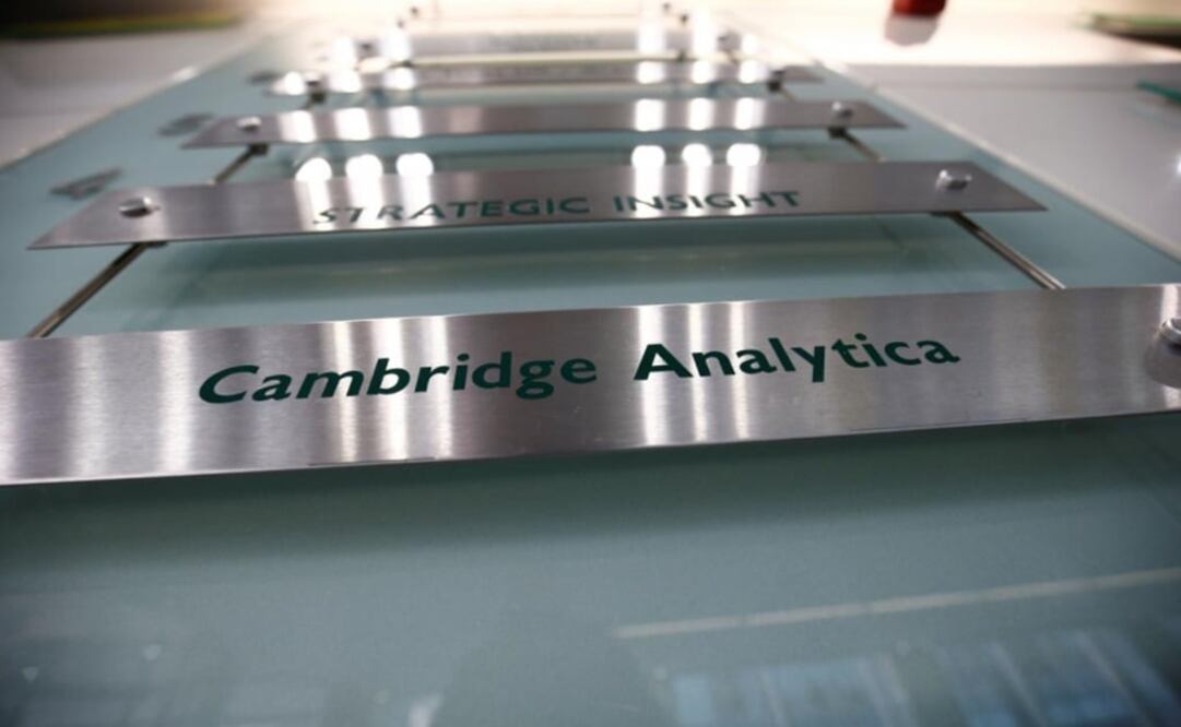The nameplate of political consultancy, Cambridge Analytica, is seen in central London, Britain - Photo: Henry Nicholls/REUTERS