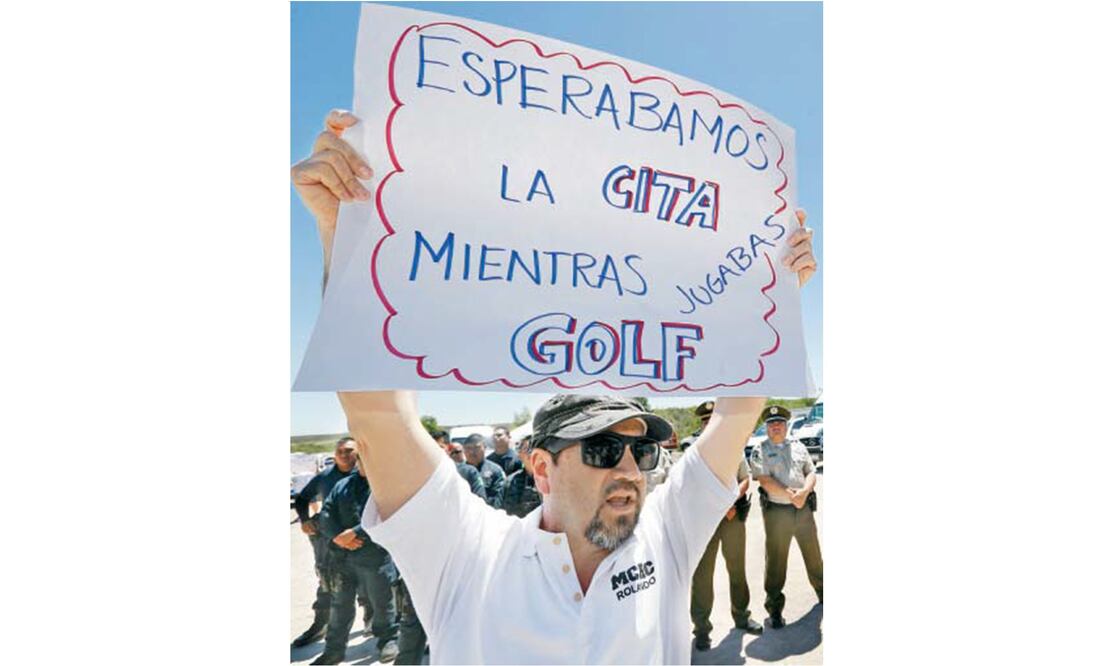 Protestan habitantes de Camargo, Chihuahua, en la visita del gobernador Javier Corral en La Boquilla, municipio de San Francisco de Conchos (LUIS CORTÉS. EL UNIVERSAL)