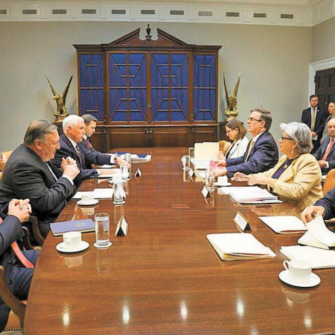 Los participantes de la reunión de ayer en la Casa Blanca. La delegación mexicana estuvo encabezada por Marcelo Ebrard (segundo, del lado derecho). EMBAJADA DE MÉXICO EN ESTADOS UNIDOS