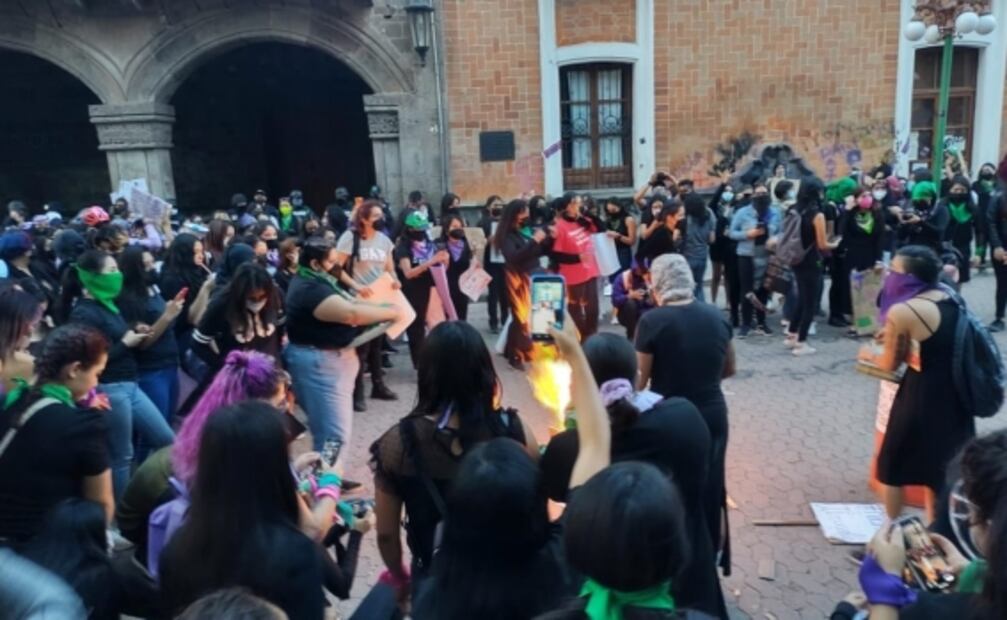 Cientos marchan en los estados por el Día Internacional de la Mujer