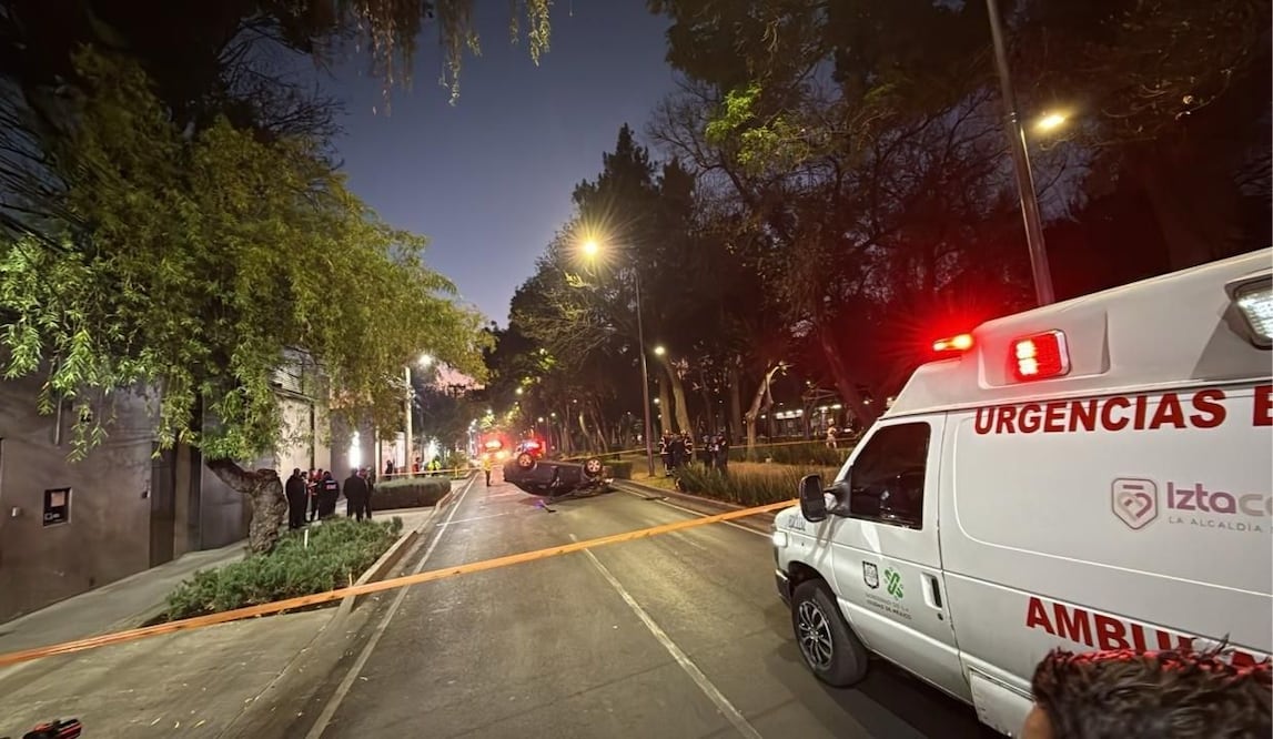 Volcadura en Iztacalco; muere conductor en avenida Plutarco Elías Calles. Foto: Especial